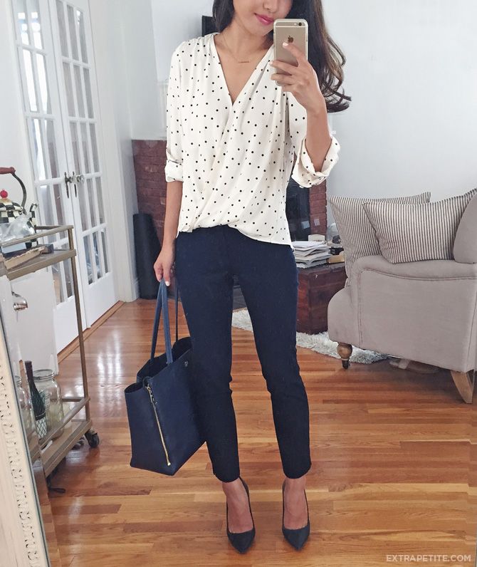 What to Wear With Navy Blue Pants Female