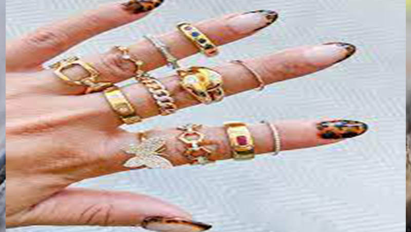 Mastering the Art of Adornment A Guide on Stylishly Wearing Rings on Multiple Fingers – EventsLiker