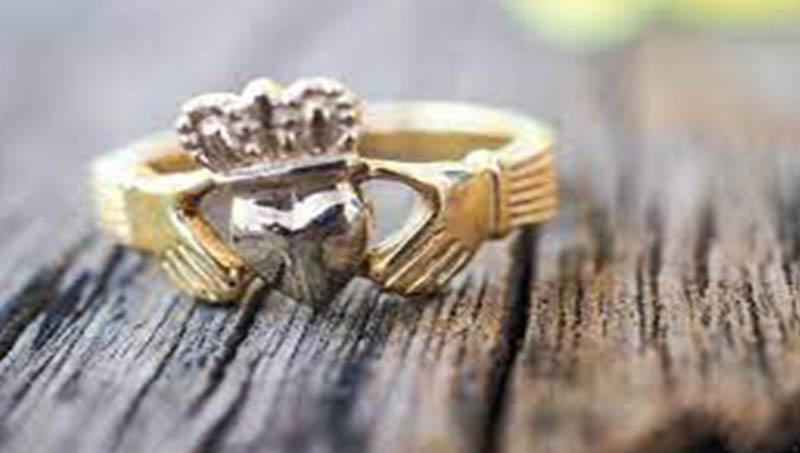 Unlocking the Tradition A Stylish Guide on How to Wear a Claddagh Ring with Elegance and Meaning