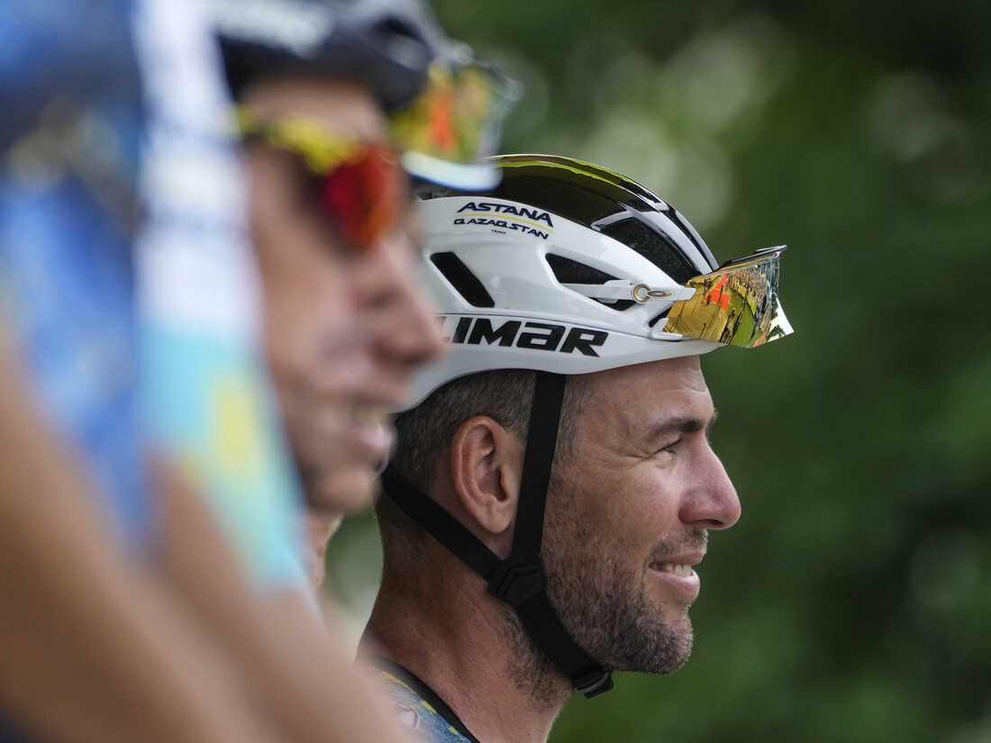 Mark Cavendish 2024 Tour De France Dominating the Peloton