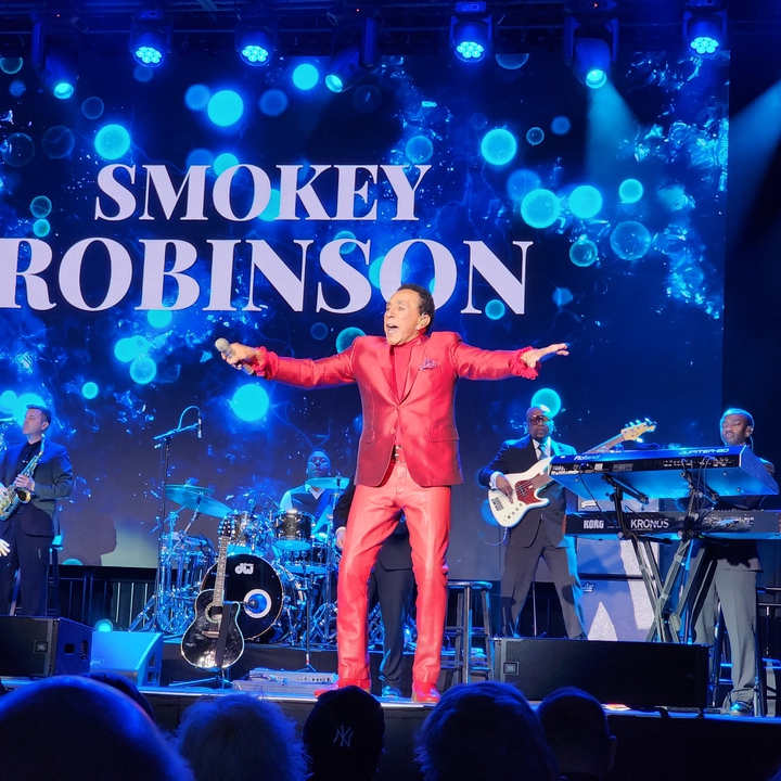 Smokey Robinson Tour 2025 Experience the Legendary Icon Live in